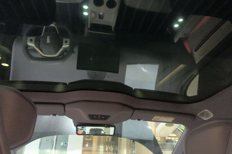 Avatr 06 2025 car image #18