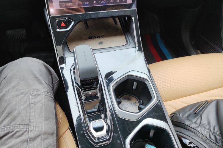GEELY Boyue L 2023 car image #18