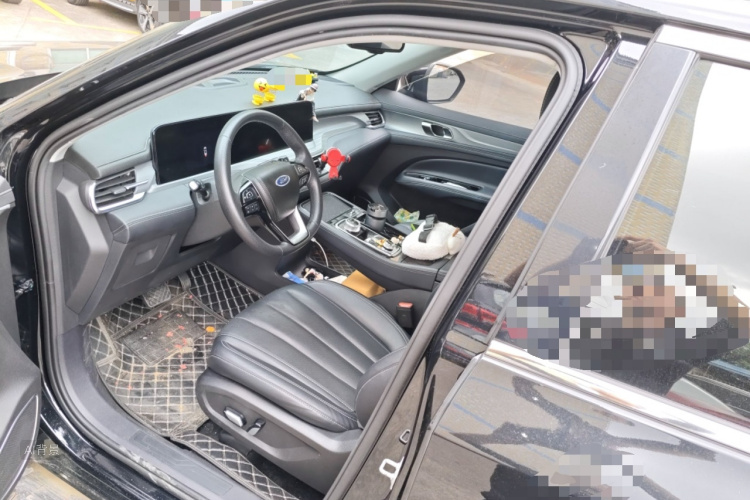 Ford 2023 car image #18