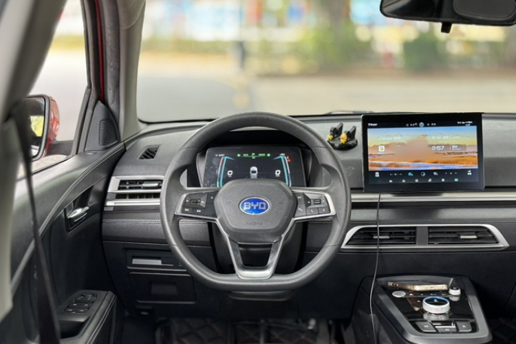 BYD e2 2019 immagine di auto #18