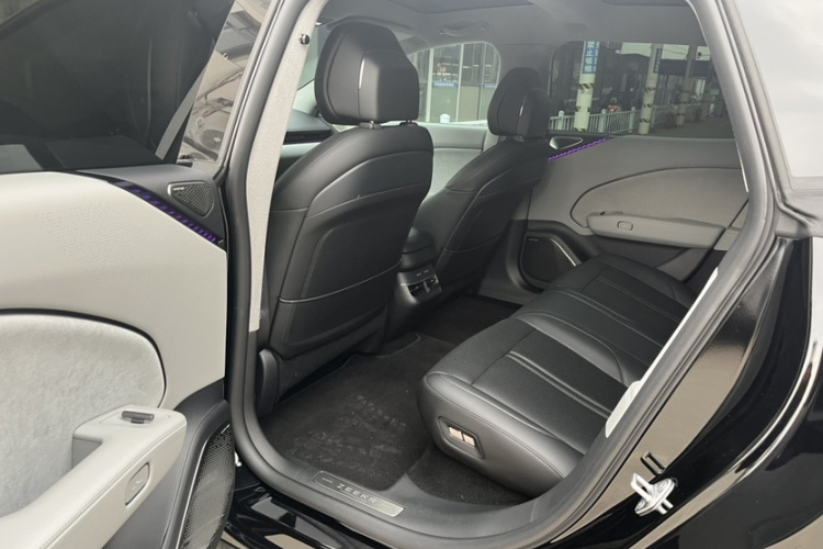 极氪 极氪007 2024 汽车图片 #18