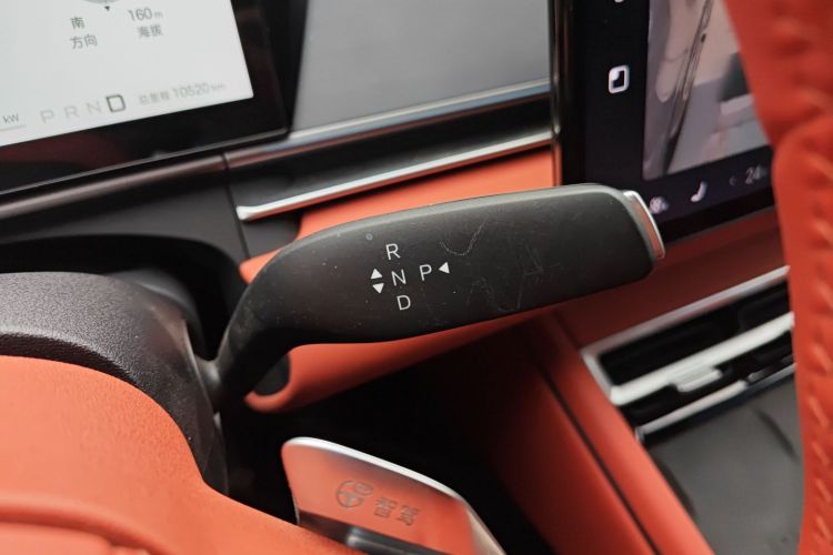 BYD Tang L 2025 immagine di auto #18