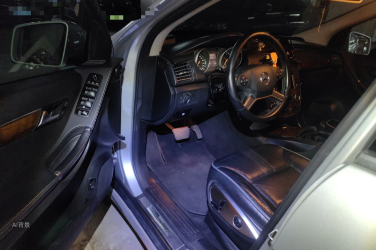 Mercedes-Benz R Class 2012 immagine di auto #18