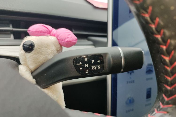 哪吒汽车 哪吒V 2023 汽车图片 #18