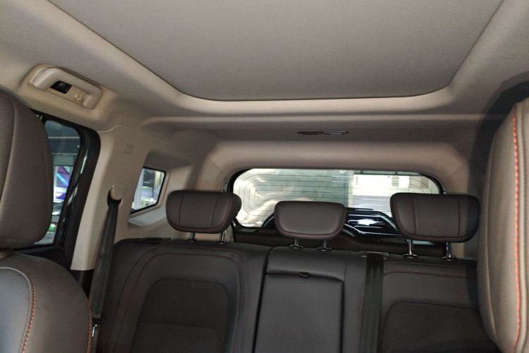Jetour Traveller 2023 car image #18