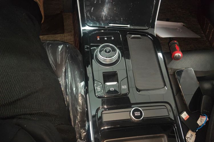 Kia K5 2025 car image #18