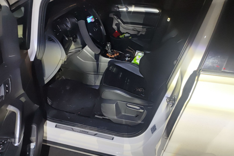 Volkswagen Touran 2020 car image #18