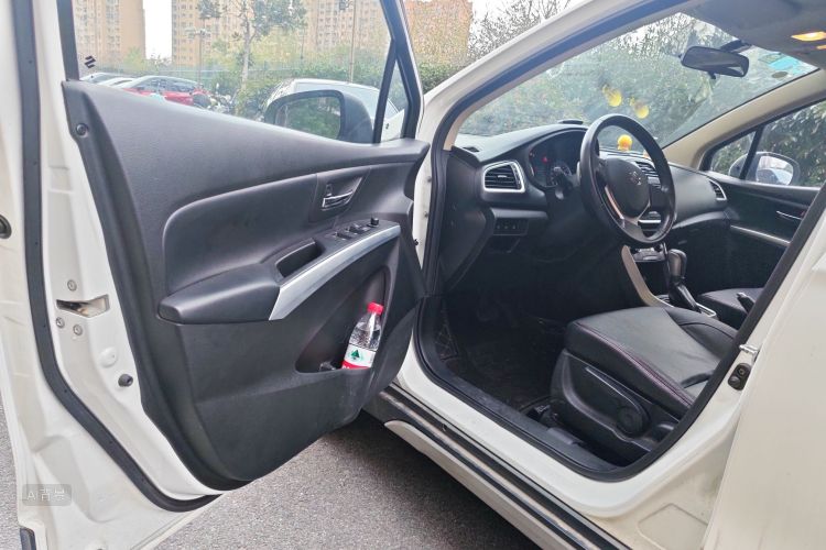 Suzuki S-Cross 2014 immagine di auto #18