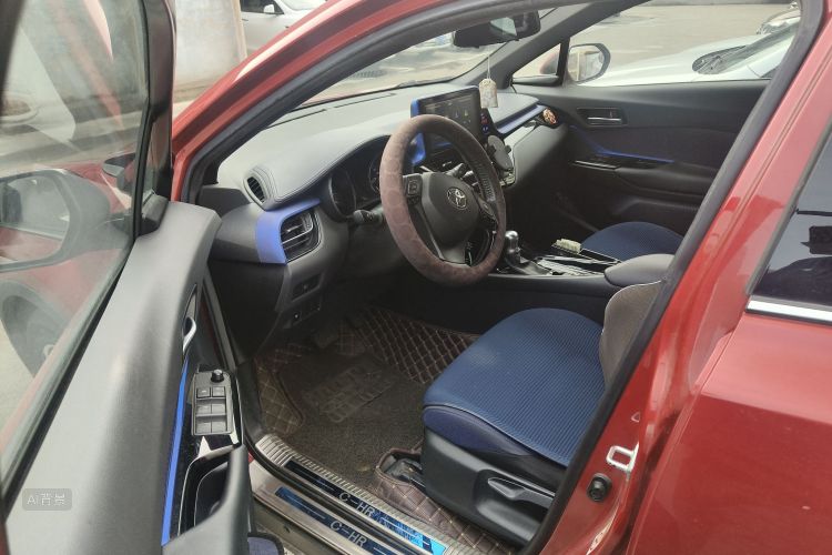 Toyota C-HR 2019 #18 Toyota C-HR 2019 car image #18