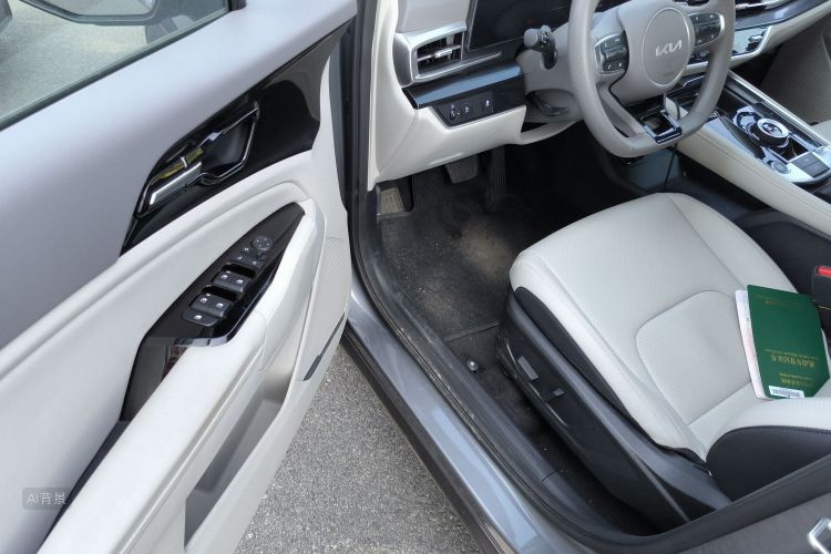 Kia Sportage 2025 immagine di auto #18