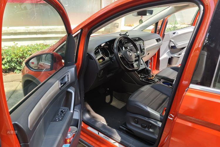 Volkswagen Touran 2020 car image #18