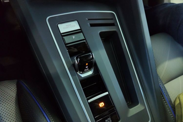 Volkswagen Golf 2024 car image #18