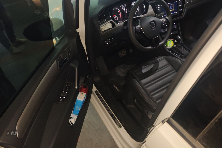 Volkswagen Touran 2018 car image #18