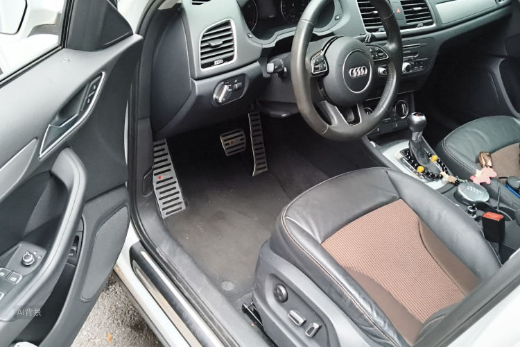 Audi Q3 2018 car image #18