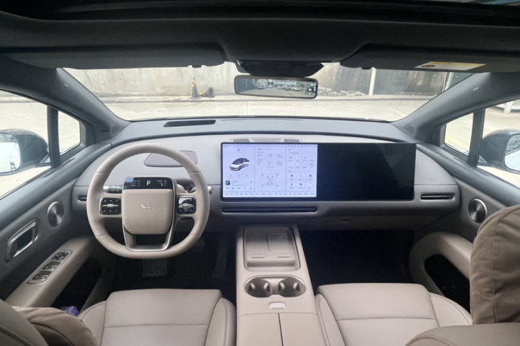 Li 2025 car image #18