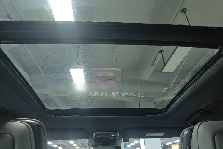 Lynk & Co 08 EM-P 2024 car image #18