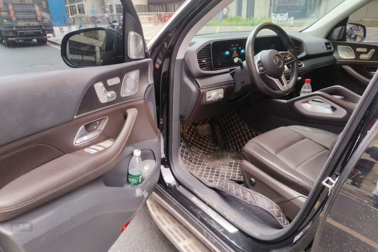 Mercedes-Benz GLE Class 2020 car image #18