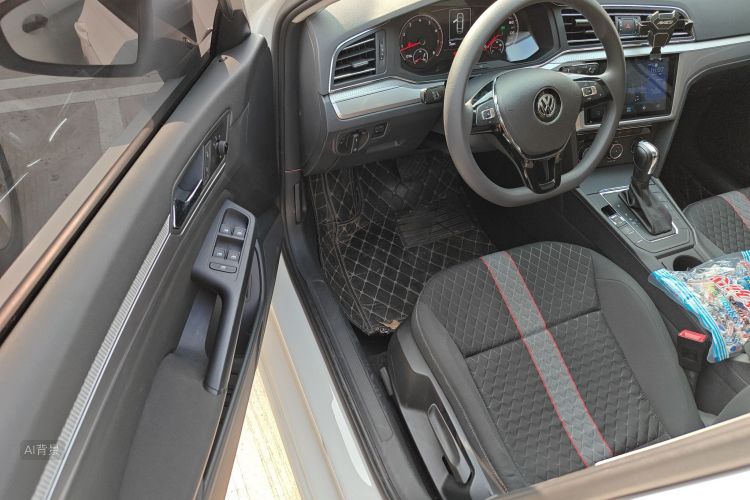 Volkswagen Lamando 2019 car image #18