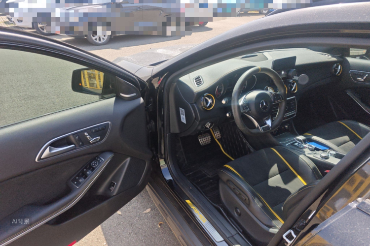 Mercedes-Benz GLA AMG 2018 immagine di auto #18