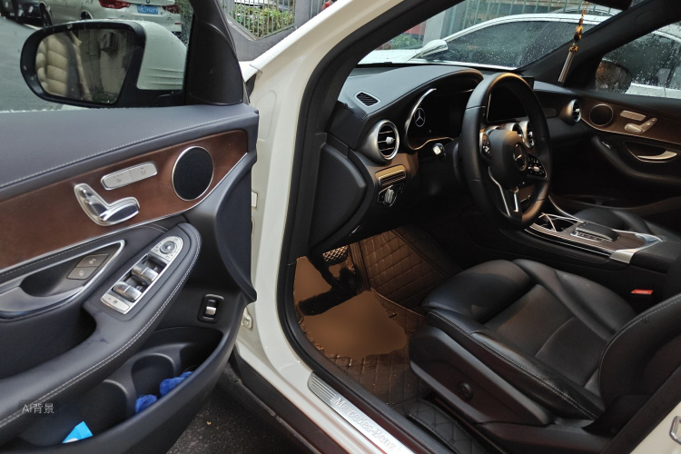 Mercedes-Benz GLC Class 2020 car image #18