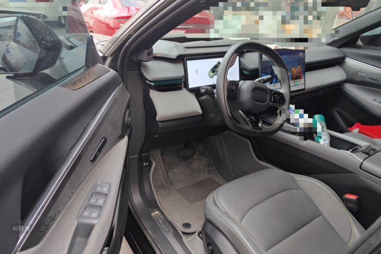 Lynk & Co 08 EM-P 2024 car image #18