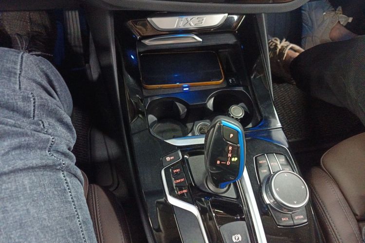 BMW iX3 2021 صورة سيارة #18