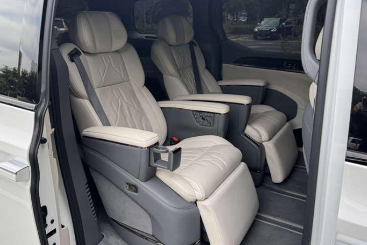 极氪 极氪009 2024 汽车图片 #18