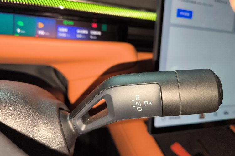 Lynk & Co 10 EM-P 2025 immagine di auto #18