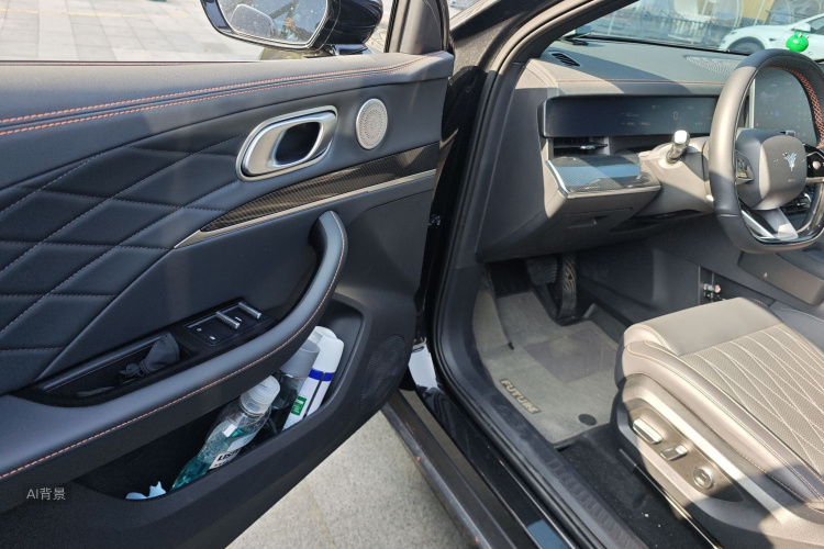 哪吒汽车 哪吒L 2024 汽车图片 #18