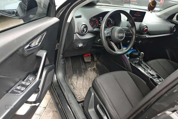Q2L 2019 car image #18