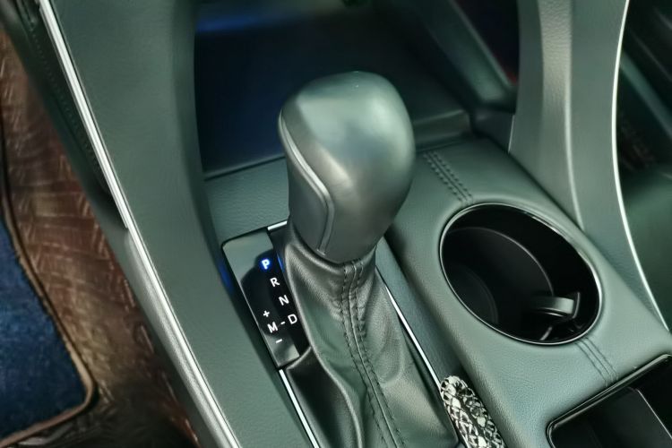 Toyota Avalon 2021 car image #18