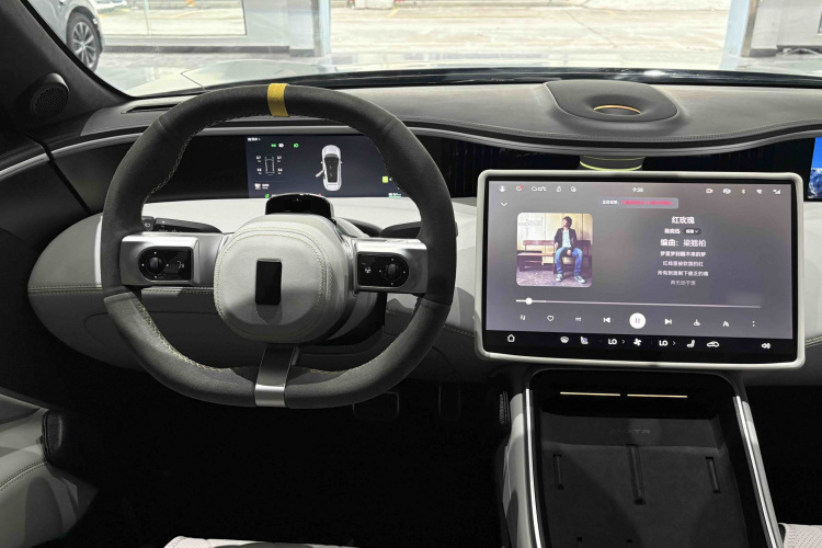 Avatr 11 2023 car image #18