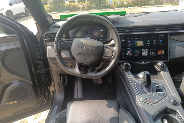 Lynk & Co 01 EM-P 2022 car image #18