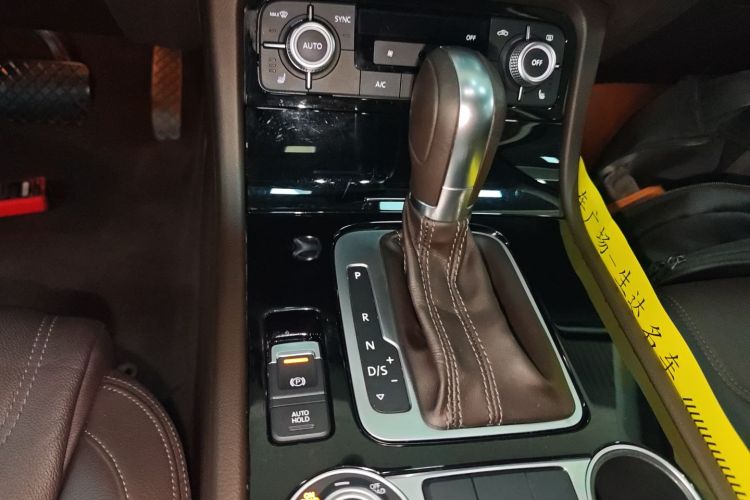 Volkswagen Touareg 2016 car image #18