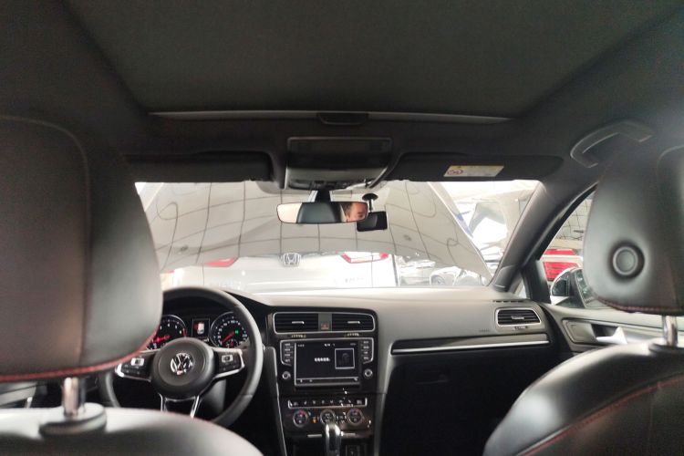 Volkswagen GolfGTI 2017 immagine di auto #18