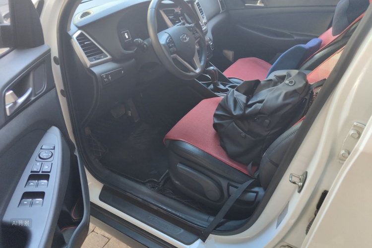 Hyundai Tucson 2016 immagine di auto #18