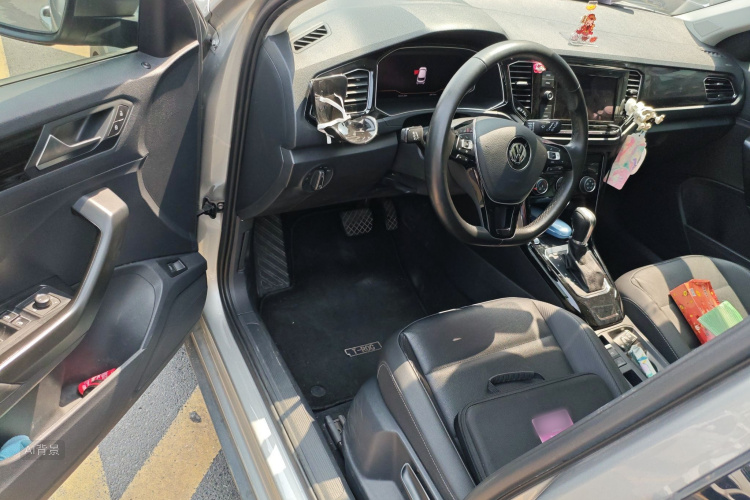 Volkswagen T-Roc 2020 car image #18