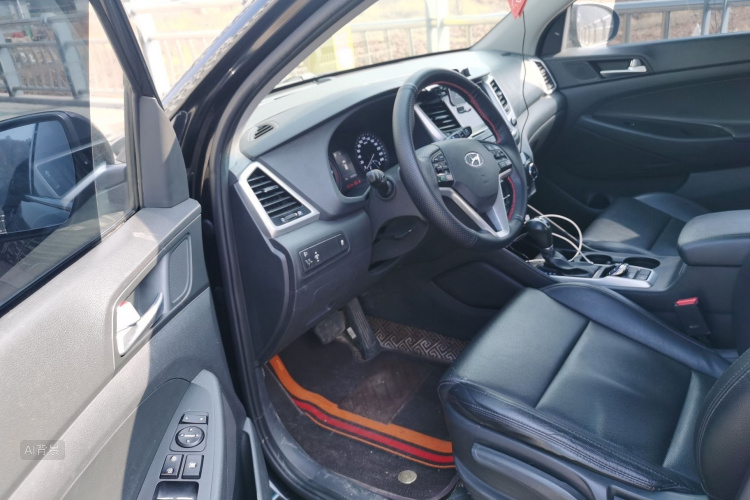 Hyundai Tucson 2016 immagine di auto #18