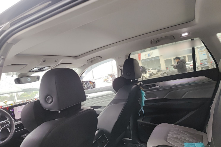 Volkswagen Tavendor 2023 car image #18