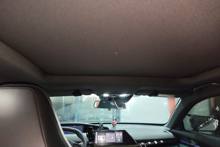 Changan UNI-V iDD 2024 car image #18