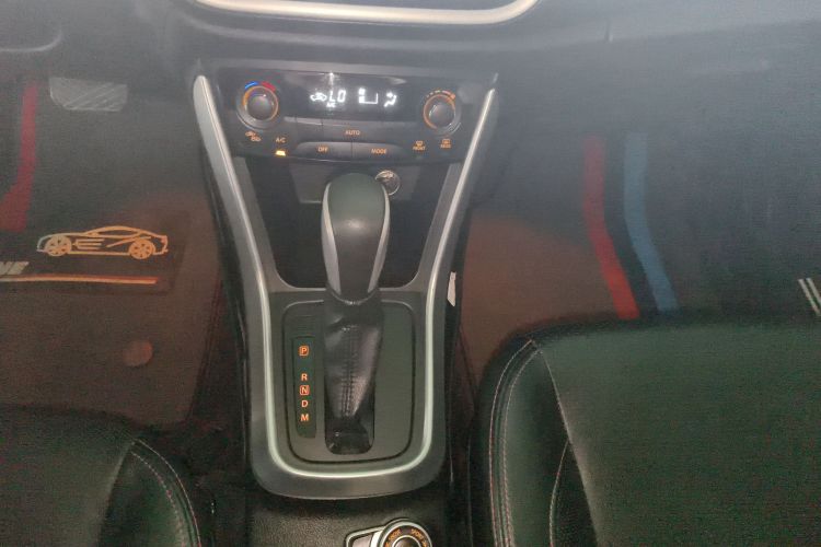 Suzuki S-Cross 2015 صورة سيارة #18