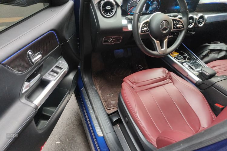 Mercedes-Benz GLB Class 2020 car image #18