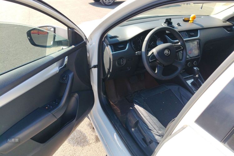 Skoda Octavia 2015 car image #18