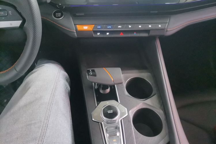 Changan UNI-V 2023 изображение автомобиля #18