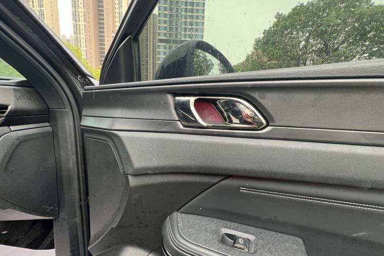 Lynk & Co 01 EM-P 2022 car image #18