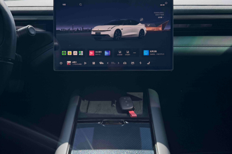 Lynk & Co 10 EM-P 2025 car image #18