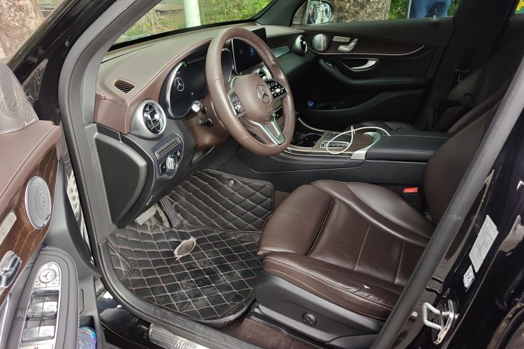 Mercedes-Benz 2020 car image #18
