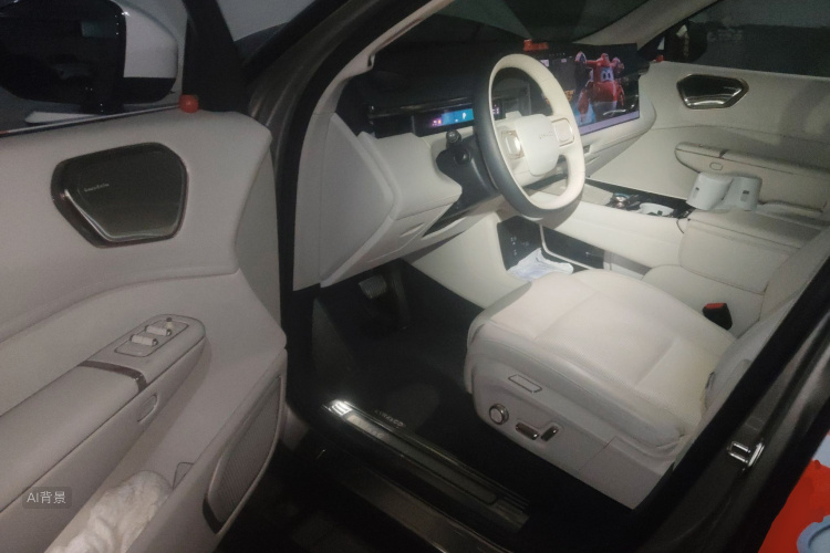 Lynk & Co 900 2025 car image #18