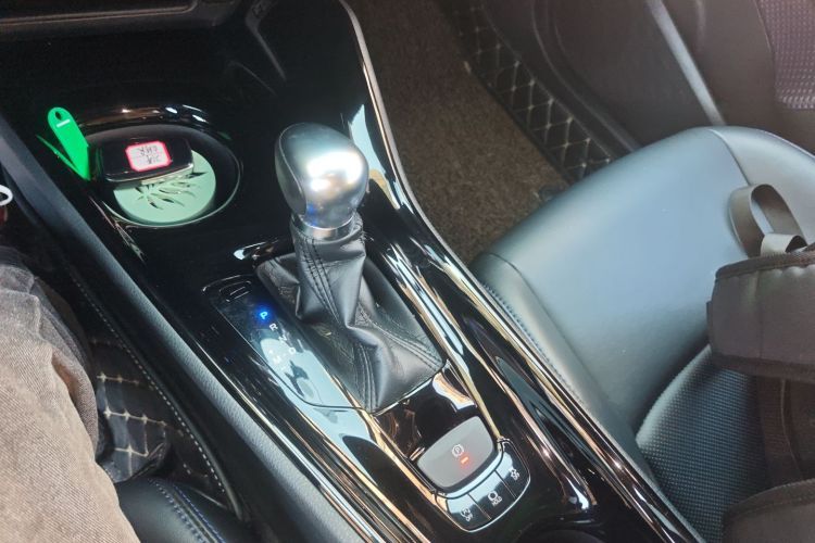 Toyota C-HR 2021 car image #18