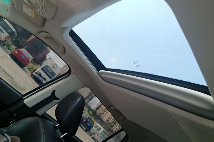 SWM X7 2020 car image #18